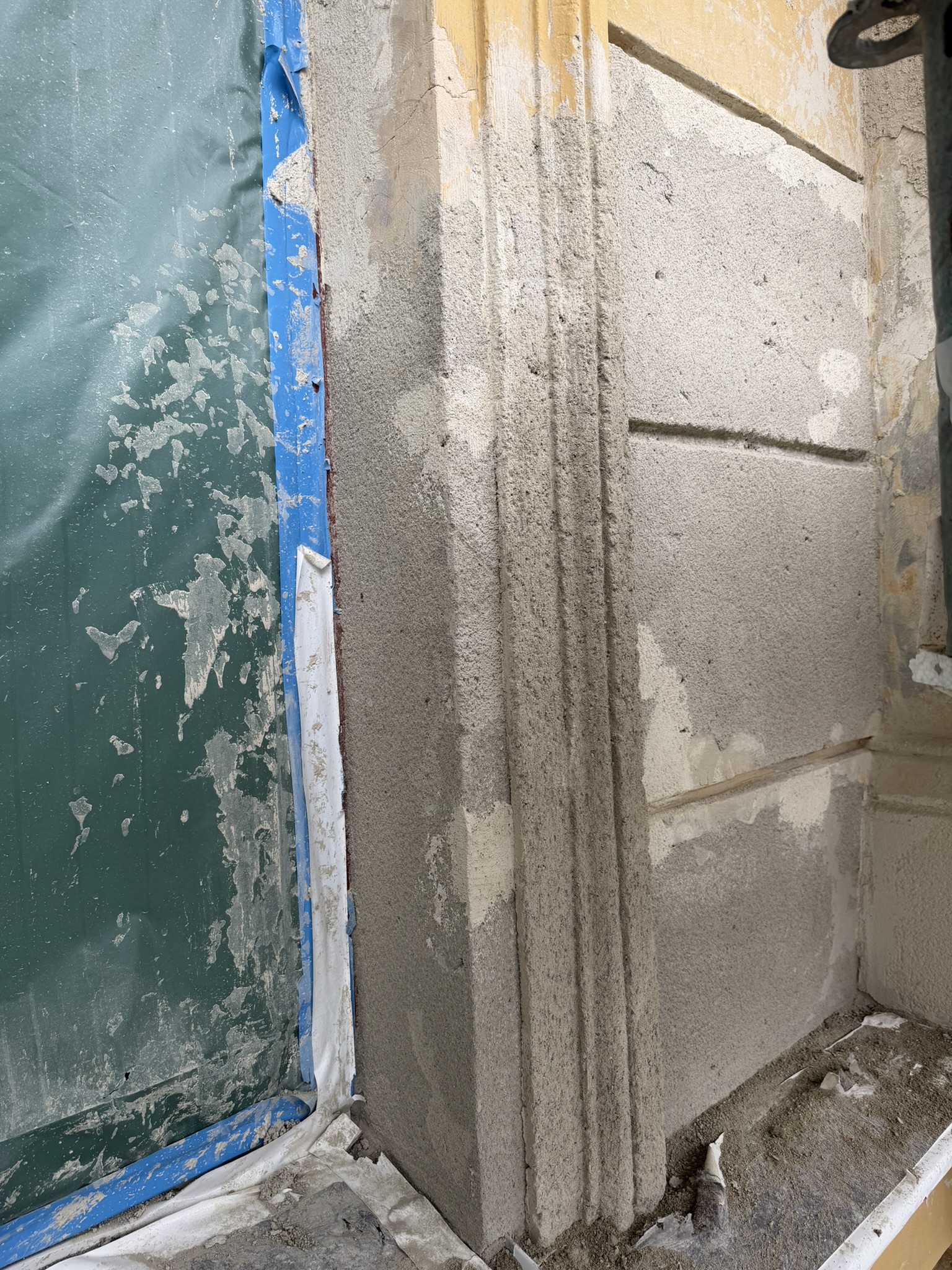 Lisene während Abdichtung