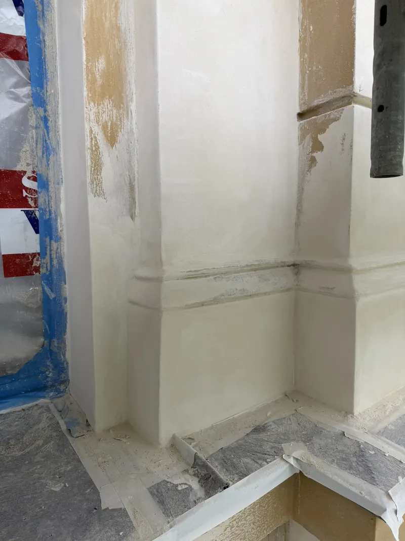 Wandsockel nach Putzauftrag